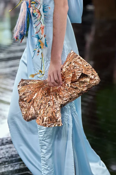 Look 75